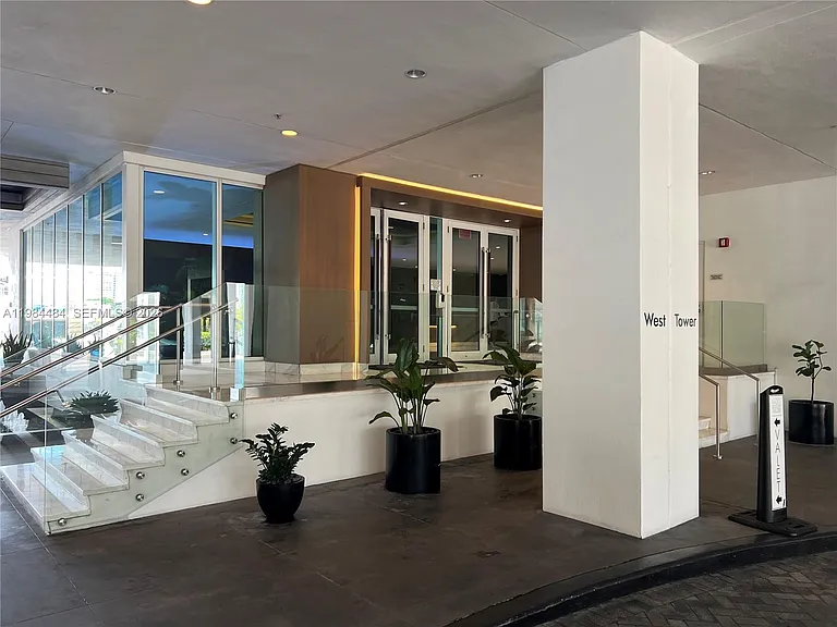 400 Sunny Isles Blvd #1105 — Photo 38