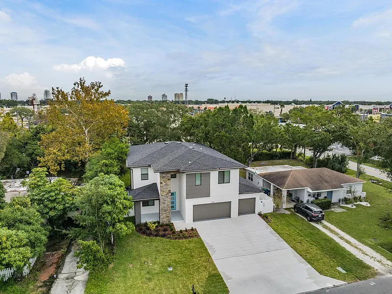 3912 S Church Ave — Photo 4