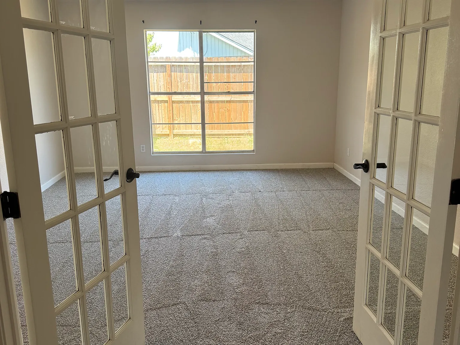 4 bed, 2615 sqft, $2,400 — Photo 1