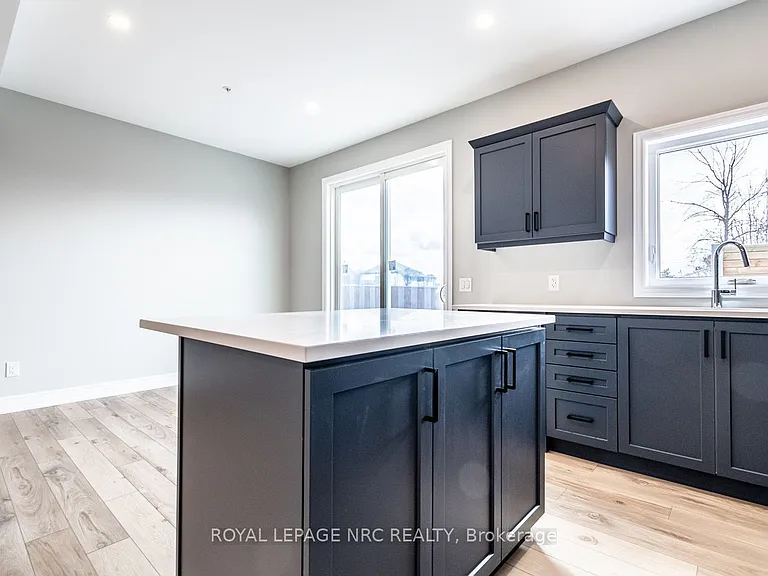 121A Moffatt St #21 — Photo 10