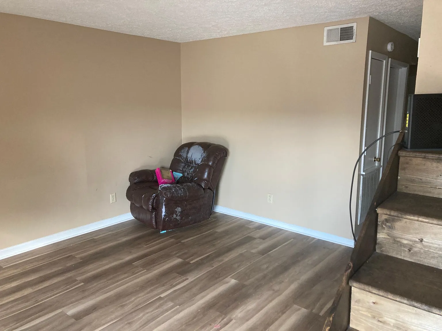 2 bed, 1.5 bath, 1064 sqft, $975 — Photo 2