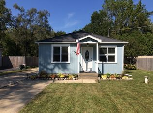 274 North Dr, South Elgin, IL 60177