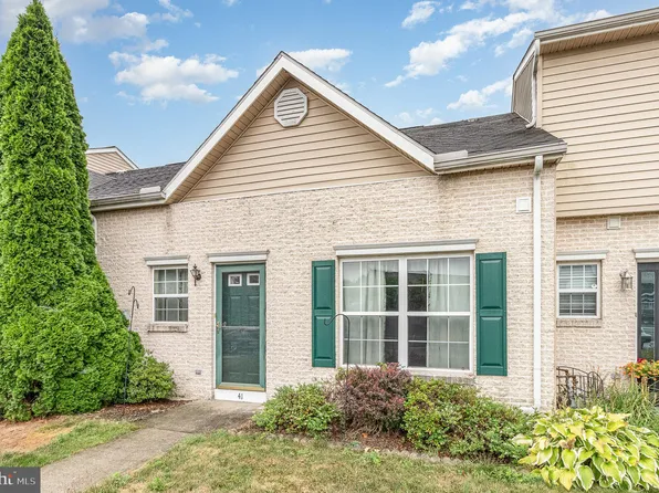 41 Johns Dr, Enola, PA 17025