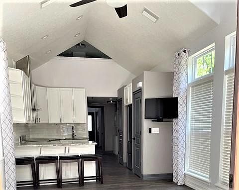 5th image of 611 E Lehigh Dr
