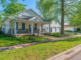 216 3rd St, Lincoln, IL 62656