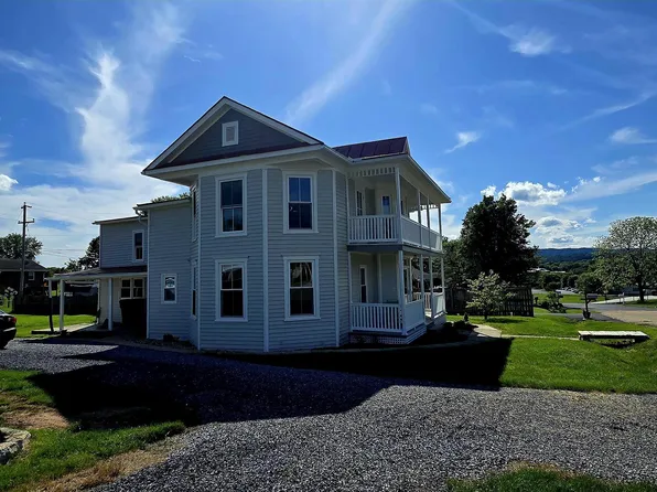 242 1st St, Broadway, VA 22815