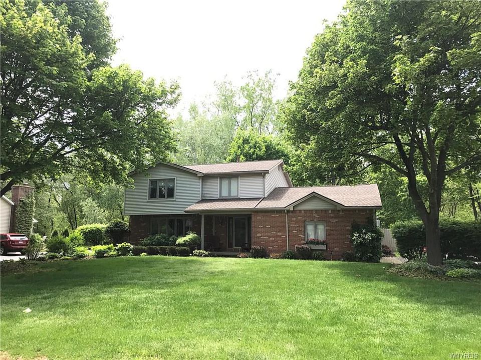 1st image of 11 Thomaston Ln