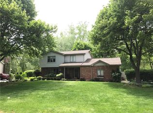 11 Thomaston Ln, Orchard Park, NY 14127