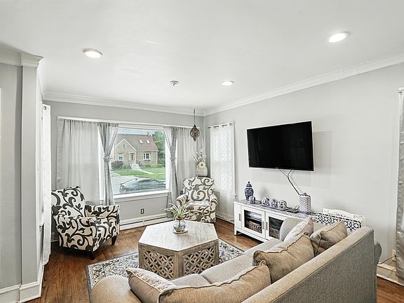 5th image of 4224 N Oriole Ave