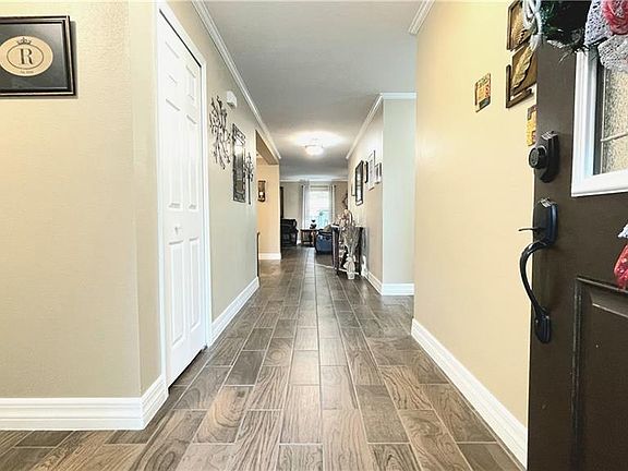 2nd image of 2110 Nuttall Oaks Pl