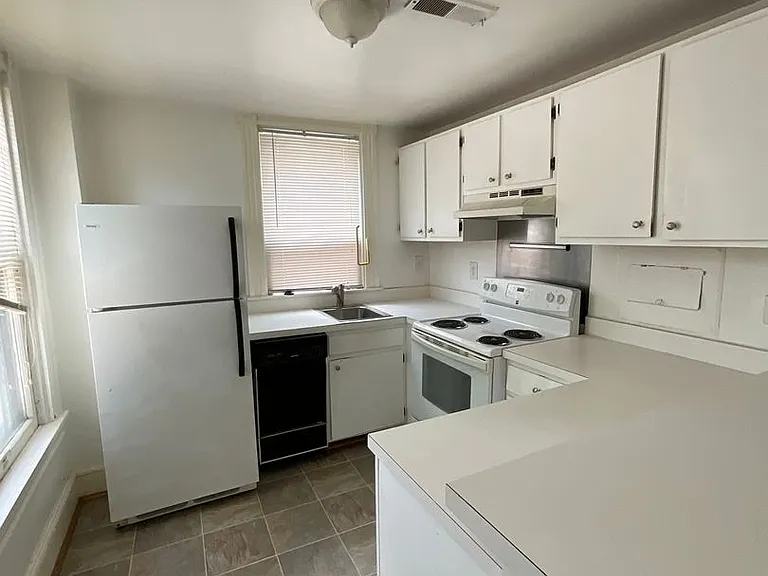 436 Court St #4 — Photo 6