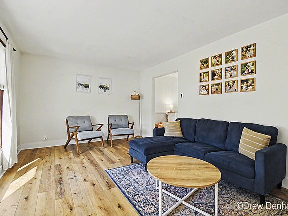 3rd image of 1106 Walwood Dr NE