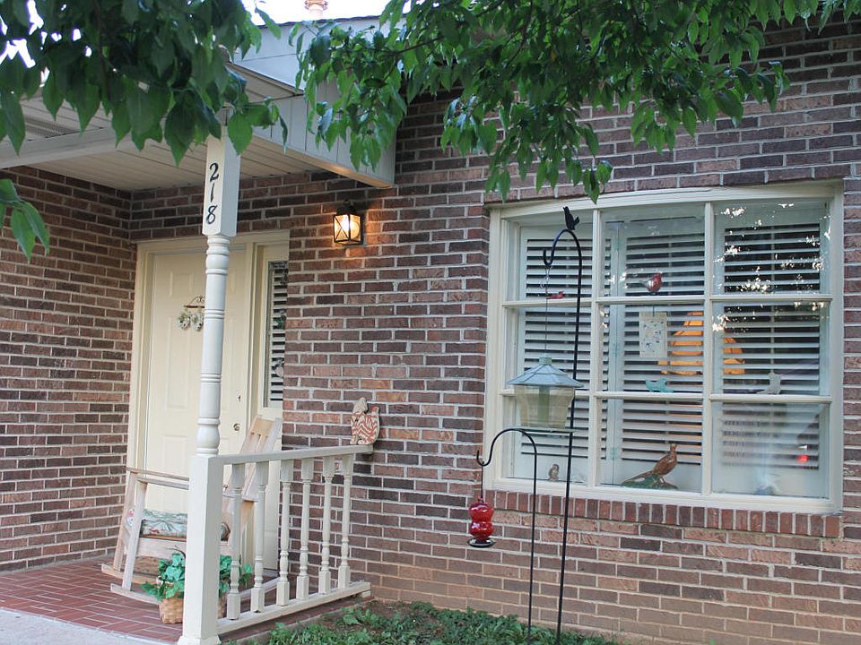1st image of 218 S Magnolia St #3