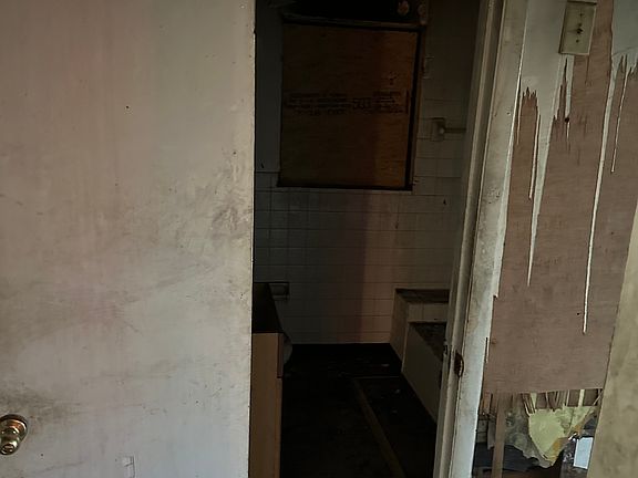 2nd image of 922 19th St SW