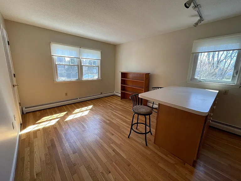 245 Naubuc Ave — Photo 2