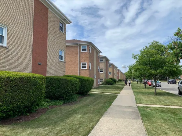 9042 N Cumberland Ave, Niles, IL 60714