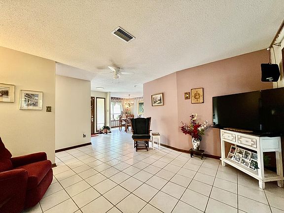 5th image of 2604 Rolling Hill Dr