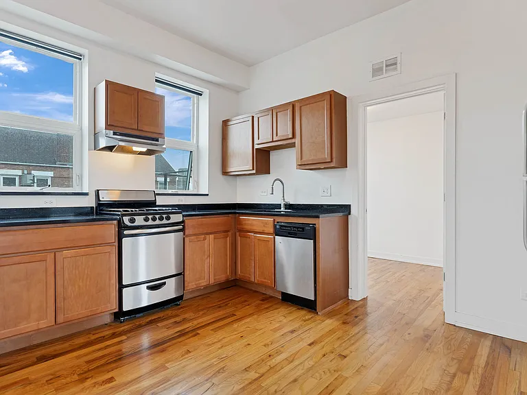 1942 S May St #3F — Photo 5