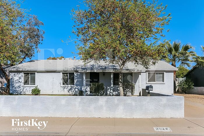 1st image of 3922 E Willow Ave