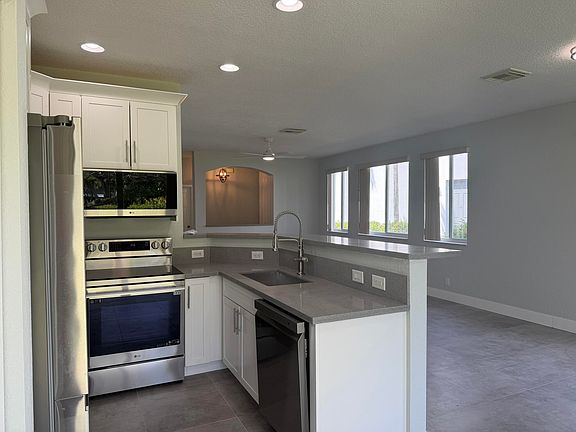 5th image of 3251 Laurel Ridge Cir