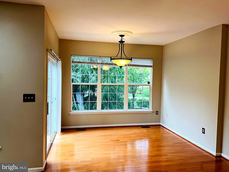 47370 Victoria Falls Sq — Photo 17