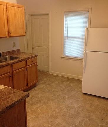 5th image of 602 N 24th Ave W #2