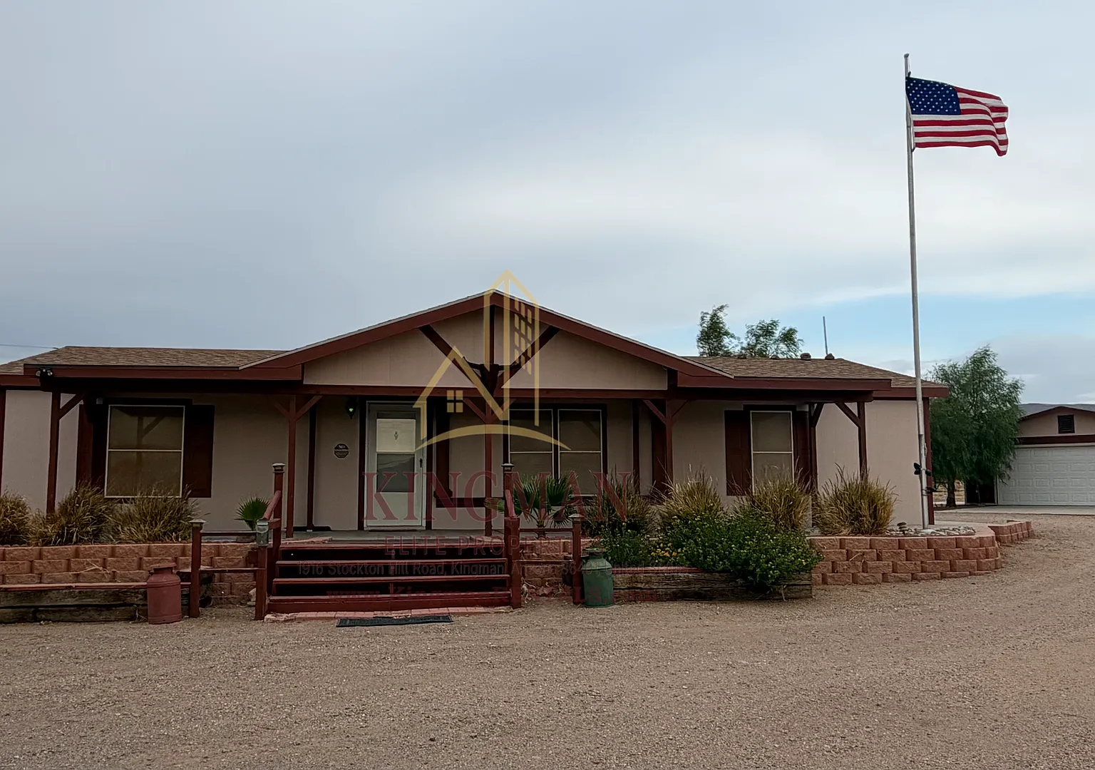 Peaceful Country Living with Spectacular Views — Photo 1