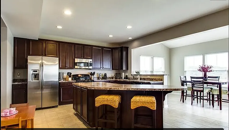4 bed, 4199 sqft, $3,300 — Photo 3