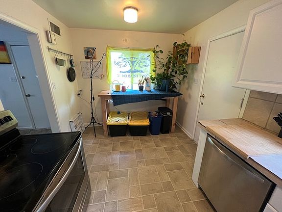 2nd image of 1159 E Blaine Ave #1159