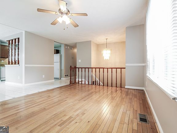 2nd image of 1379 Robin Hill Dr