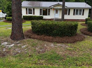 611 Crescent Cir, Douglas, GA 31533
