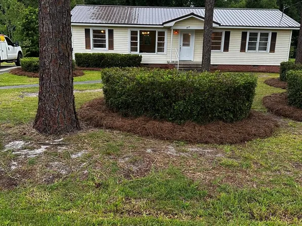 611 Crescent Cir, Douglas, GA 31533