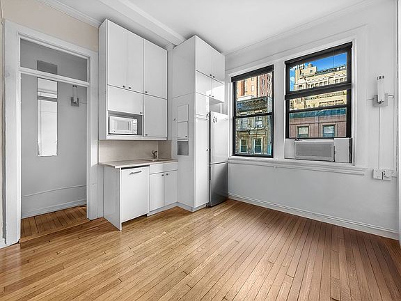 3rd image of 140 W 69th St APT 45C