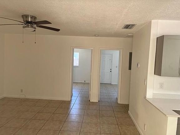 4th image of 220 SE 22nd Ave APT 2