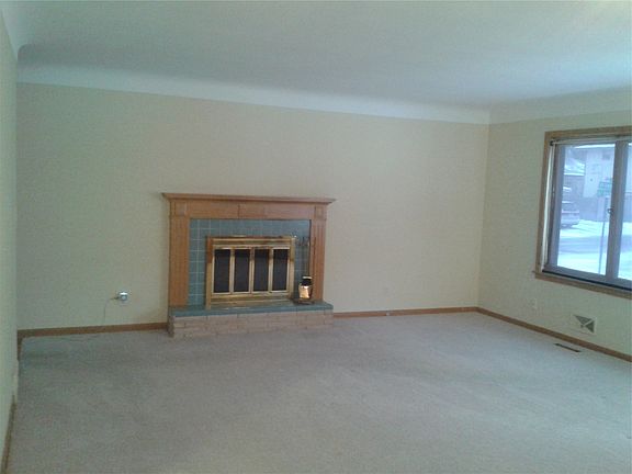 2nd image of 900 Logan Ln