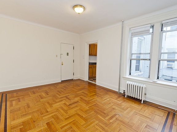 2nd image of 2525 36th St APT 1F