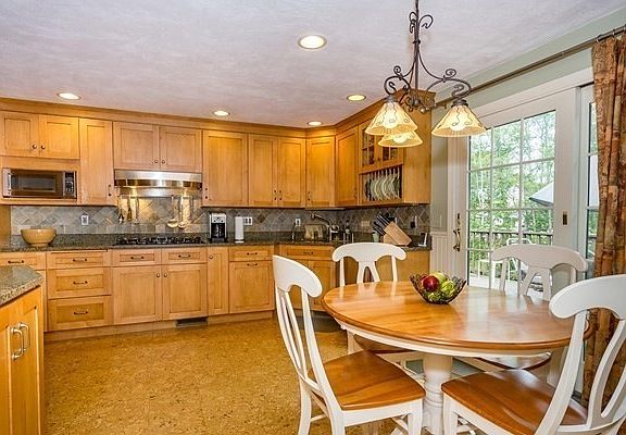 3rd image of 31 Ladyslipper Ln