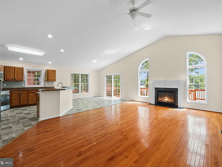 686 Lake Caroline Dr — Photo 8