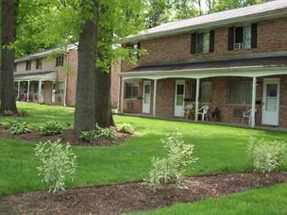 3rd image of 465 Brentwood Dr
