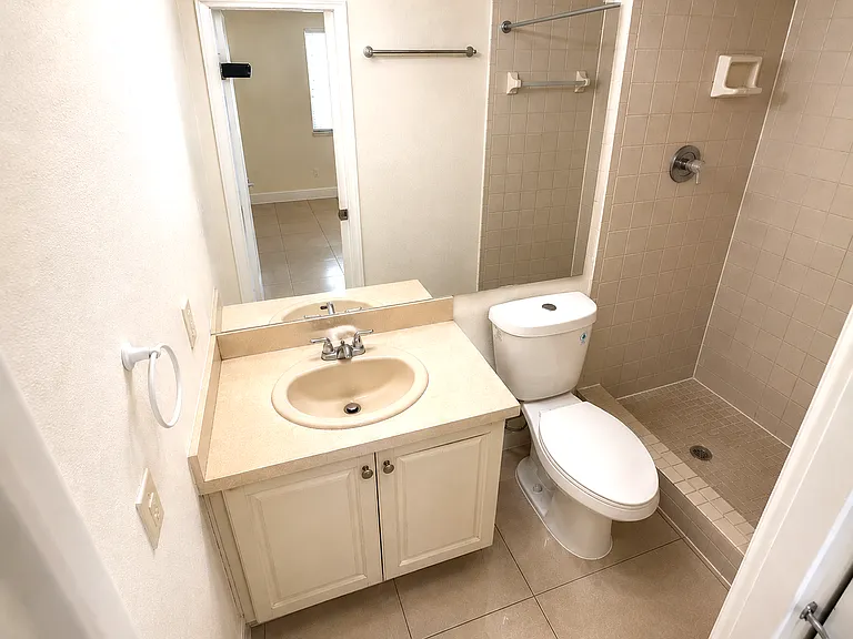 Pacifica Apartments — Photo 35