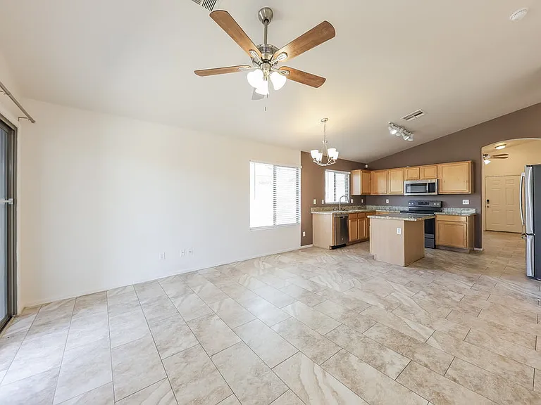 15019 W Port Au Prince Ln — Photo 7