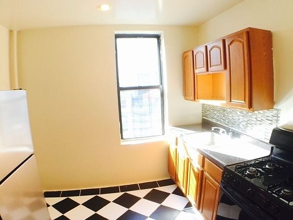 2nd image of 2114 Caton Ave #2R