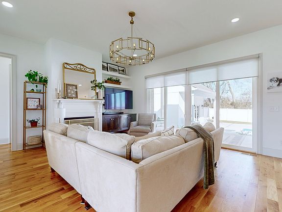 4th image of 118 Megan Cir