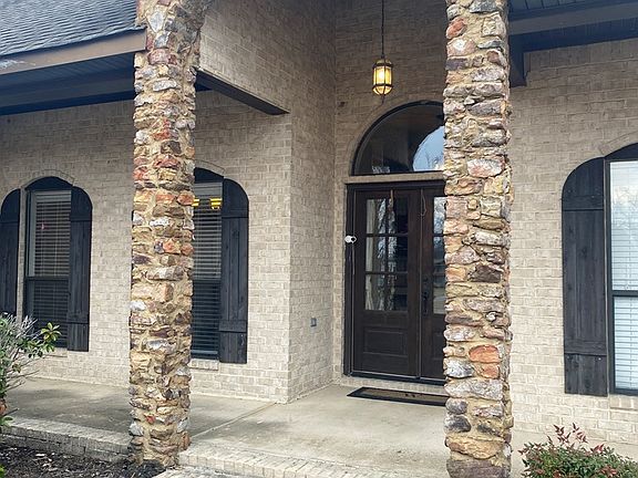5th image of 615 Stewart Dr