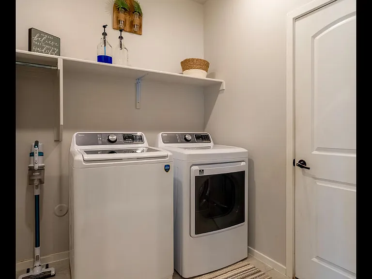 1056 Summer Breeze Pl — Photo 14