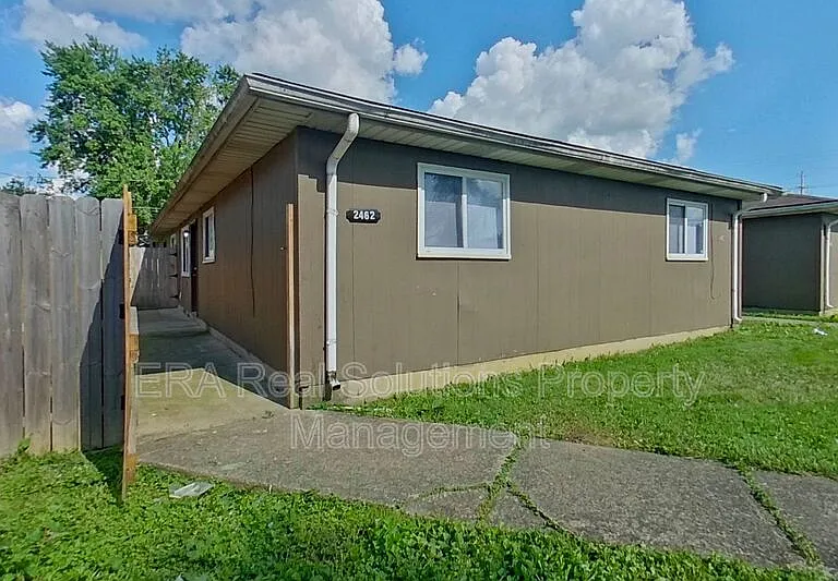 2462 Hiawatha St — Photo 1