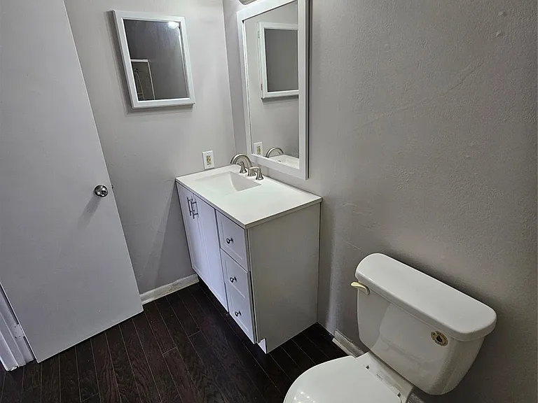 4811 Spring Lake Dr #E — Photo 16