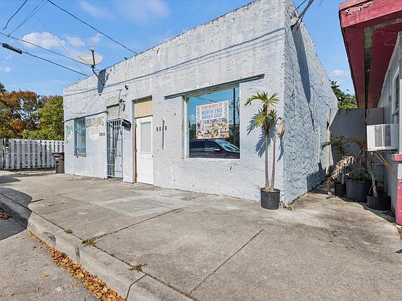 2nd image of 1504 N Sapodilla Avenue