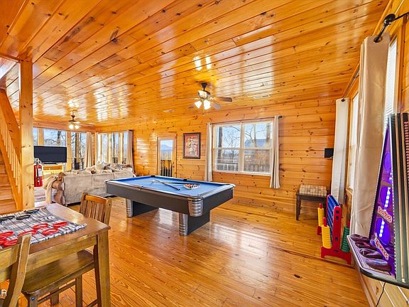 4th image of 2022 Oakmont Dr