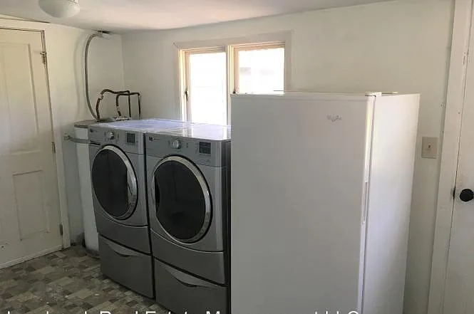 919 E McLeod Rd — Photo 2